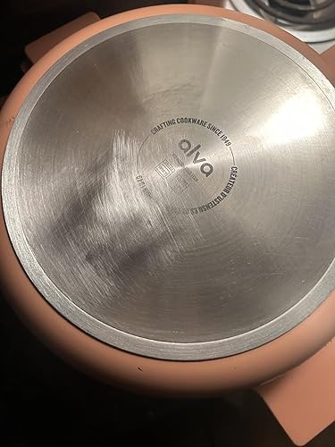 Detail view of the Alva Neat cookware