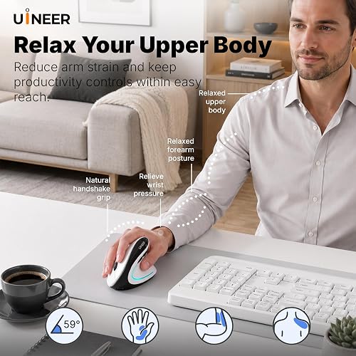 Customer photo of the Uineer vertical ergonomic mouse held in a natural handshake grip
